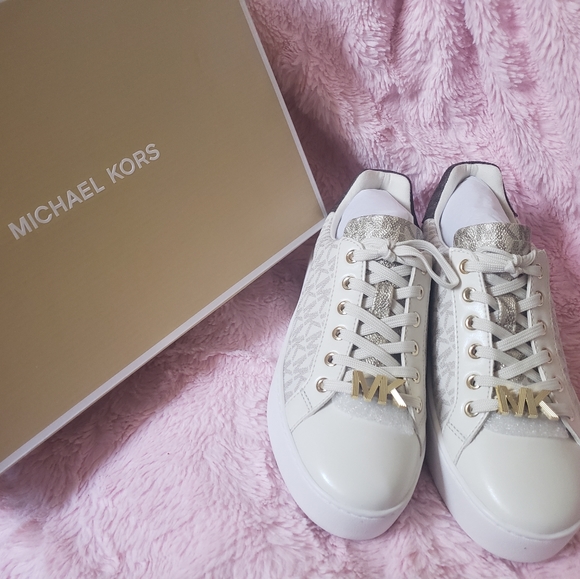 Mk Vanilla Monogram Shoes - Picture 2 of 3